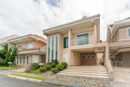 Casa de Condomínio com 3 Quartos para alugar, 247m² no Orleans, Curitiba