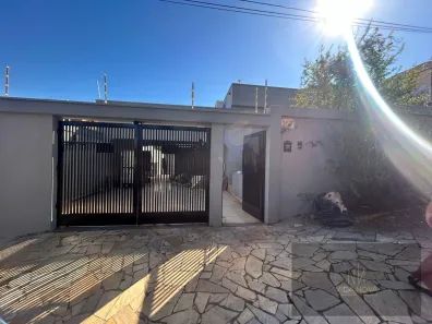 Casa com 3 Quartos para alugar, 164m² no Jardim Lumen Christi, Campinas