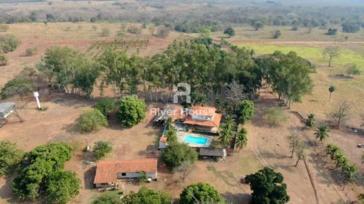 Fazenda/Sítio com 5 Quartos à venda, 390m² no , Acorizal