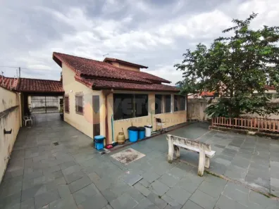 Casa com 2 Quartos à venda, 183m² no Jardim Britânia, Caraguatatuba