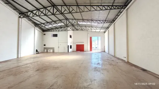 Galpão/Depósito/Armazém com 1 Quarto para alugar, 705m² no Moinho dos Ventos, Goiânia