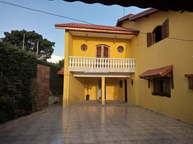 Sobrado com 3 Quartos à venda, 201m² no Conjunto Alvorada, Poá