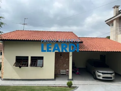 Casa de Condomínio com 3 Quartos à venda, 220m² no Arujá Country Club, Arujá