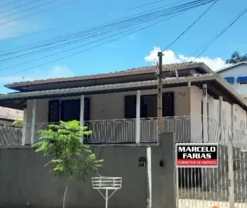Casa com 3 Quartos à venda, 200m² no Loteamento Bosque das Arapongas, Serra Negra