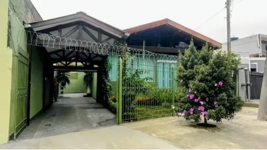 Casa com 3 Quartos à venda, 150m² no Novo Mundo, Curitiba