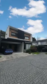 Casa de Condomínio com 3 Quartos à venda, 300m² no América, Joinville
