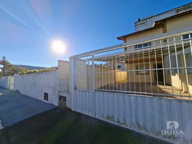 Sobrado com 2 Quartos para alugar, 60m² no Centro, Palhoça