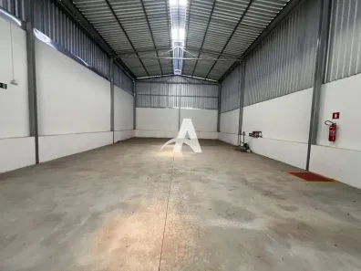 Galpão/Depósito/Armazém para alugar, 350m² no Nossa Senhora das Graças, Uberlândia