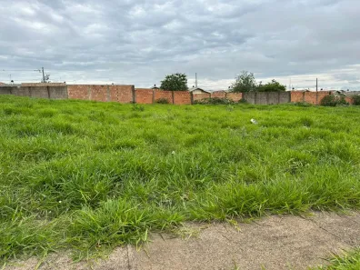 Lote/Terreno à venda, 300m² no Loteamento Residencial Pequis, Uberlândia