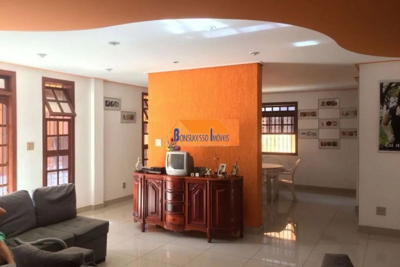 Casa com 6 quartos — Santa Amélia, Belo Horizonte