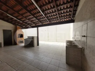 Casa com 3 Quartos à venda, 182m² no Brasil, Uberlândia