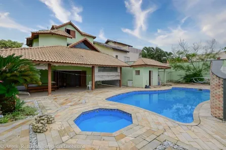 Sobrado com 5 Quartos à venda, 268m² no Balneario Continental, Peruíbe