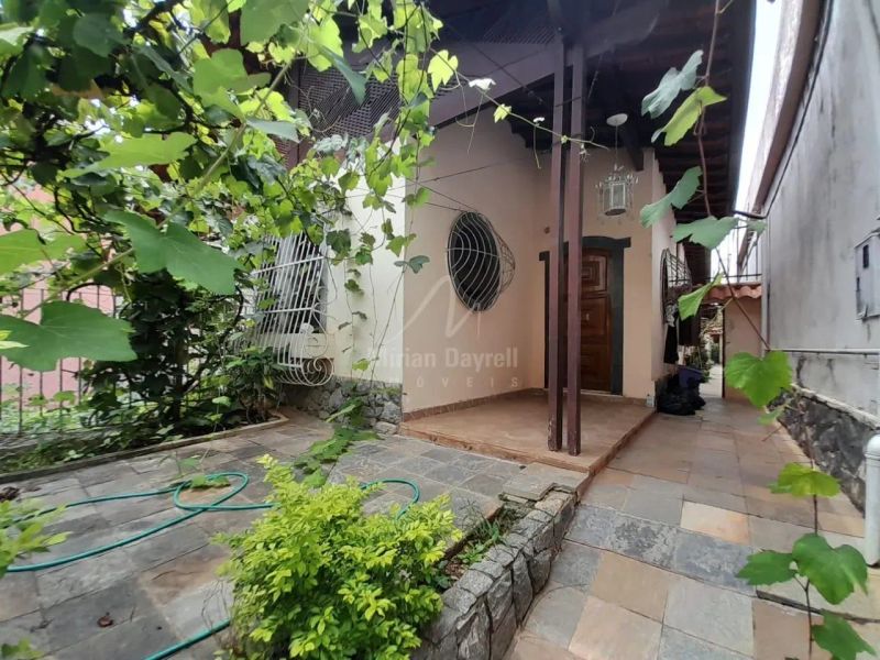 Casa com 4 quartos — Santo Antônio, Belo Horizonte