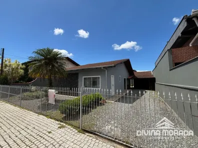 Casa com 3 Quartos à venda, 196m² no Iririú, Joinville