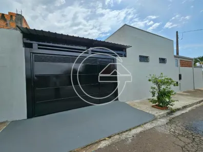 Casa com 2 Quartos para alugar, 10m² no Centro, Marília