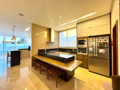 Casa de Condomínio com 4 Quartos à venda, 240m² no Condomínio do Lago 1ª Etapa, Goiânia