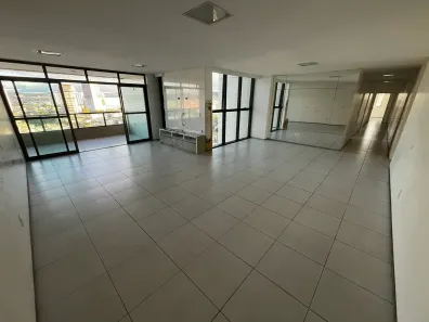 Apartamento com 4 Quartos à venda, 227m² no Maurício de Nassau, Caruaru