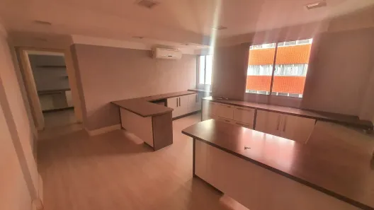 Sala Comercial com 4 Quartos para alugar, 50m² no Centro, Curitiba