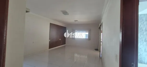 Casa com 3 Quartos à venda, 170m² no Segismundo Pereira, Uberlândia