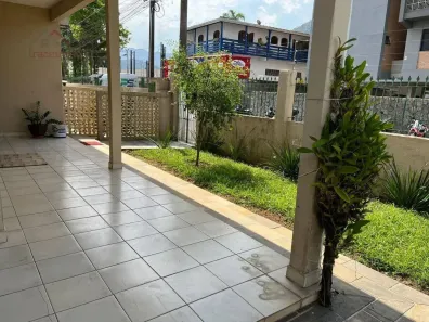 Casa com 3 Quartos para alugar, 175m² no Centro, Ubatuba