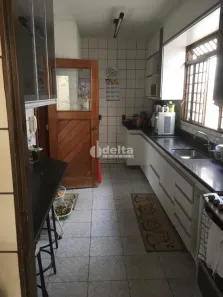 Casa com 3 Quartos à venda, 301m² no Jardim Brasília, Uberlândia