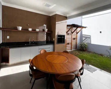 Casa com 3 Quartos à venda, 155m² no Alto Umuarama, Uberlândia
