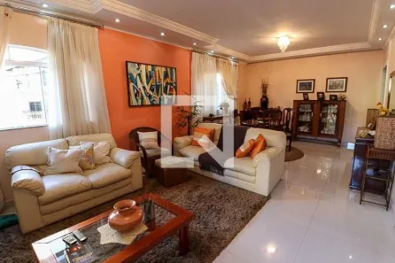 Casa com 4 Quartos para alugar, 224m² no Vila Galvão, Guarulhos