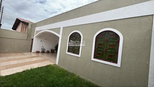 Casa com 3 Quartos à venda, 227m² no São Benedito, Uberaba