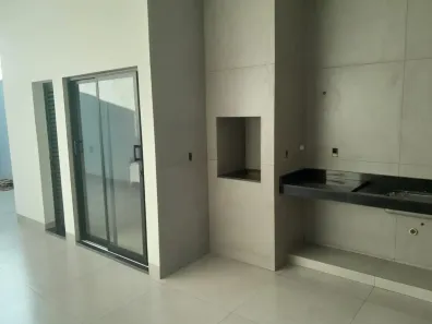 Sobrado com 3 Quartos à venda, 150m² no Laranjeiras, Uberlândia