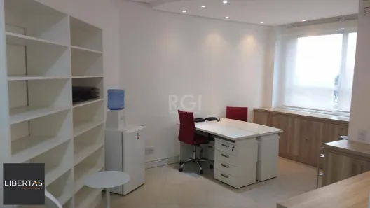 Sala Comercial à venda, 24m² no Passo da Areia, Porto Alegre