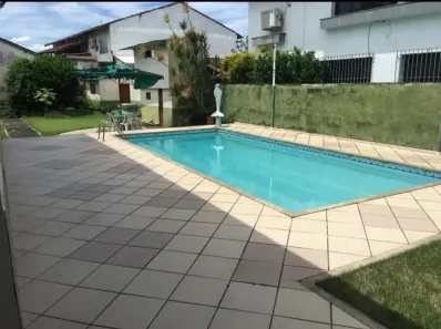 Casa com 4 Quartos para alugar, 220m² no Imbetiba, Macaé