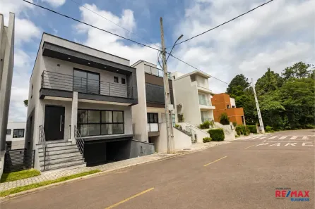Sobrado com 3 Quartos à venda, 246m² no Santa Cândida, Curitiba