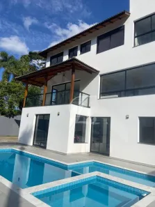 Casa de Condomínio com 3 Quartos à venda, 300m² no Caraguatá, Mairiporã