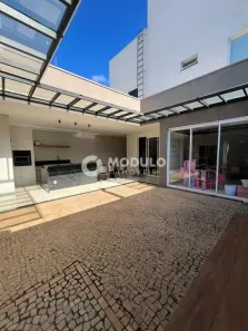 Casa com 3 Quartos à venda, 246m² no Laranjeiras, Uberlândia