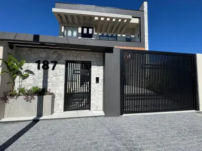 Sobrado com 4 Quartos à venda, 268m² no , Matinhos