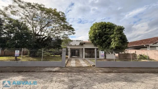 Casa com 3 Quartos para alugar, 175m² no Velha Central, Blumenau
