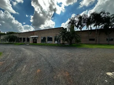 Prédio Comercial para alugar, 2400m² no Monte Carlo, Guapiaçu