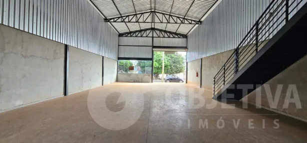 Galpão/Depósito/Armazém para alugar, 260m² no Alto Umuarama, Uberlândia