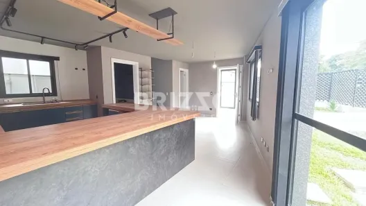 Sobrado com 2 Quartos à venda, 120m² no Barreirinha, Curitiba