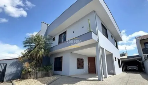 Casa com 3 Quartos à venda, 190m² no Petrópolis, Joinville