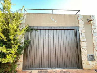 Sobrado com 3 Quartos para alugar, 196m² no Jardim Itamaracá, Campo Grande