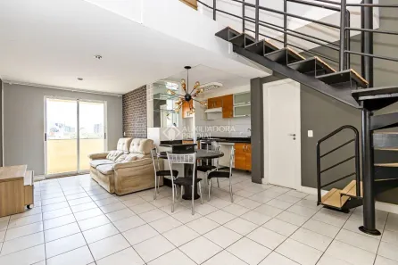 Apartamento com 2 Quartos à venda, 75m² no Centro, Curitiba