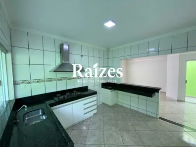 Casa com 3 Quartos à venda, 185m² no Jardim Patrícia, Uberlândia