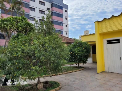 Casa com 3 Quartos à venda, 240m² no Passo da Areia, Porto Alegre
