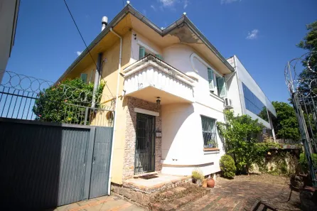 com 3 Quartos para alugar, 300m² no São Geraldo, Porto Alegre