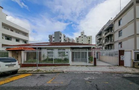 Casa com 4 Quartos para alugar, 215m² no São Mateus, Juiz de Fora