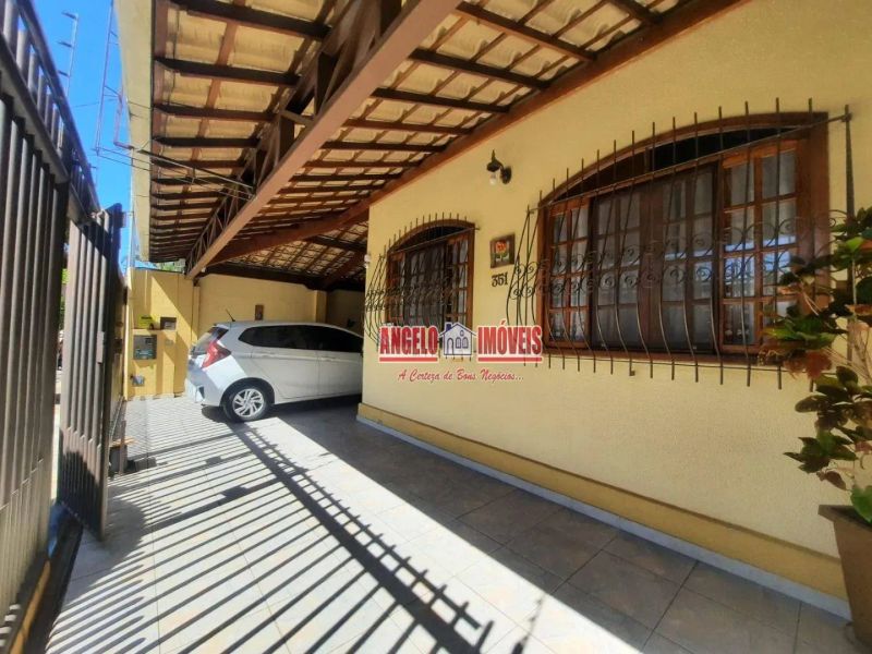 Casa com 3 quartos — Santa Mônica, Belo Horizonte