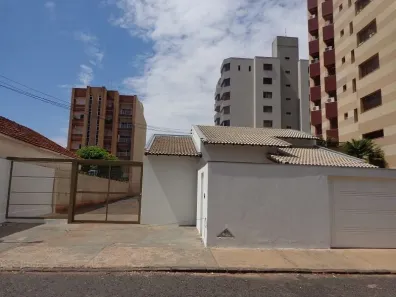 Imóvel Comercial com 3 Quartos para alugar, 704m² no Martins, Uberlândia