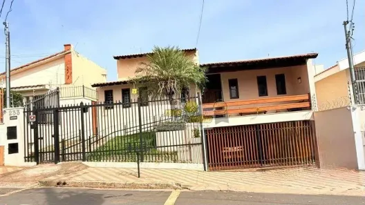 Casa com 5 Quartos à venda, 425m² no Jardim Alexandre Campos, Uberaba