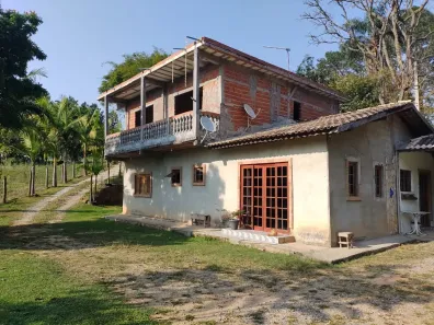 Fazenda/Sítio com 3 Quartos à venda, 180m² no Curral, Ibiúna